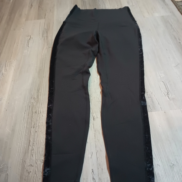 Lululemon - Picture 2 of 7